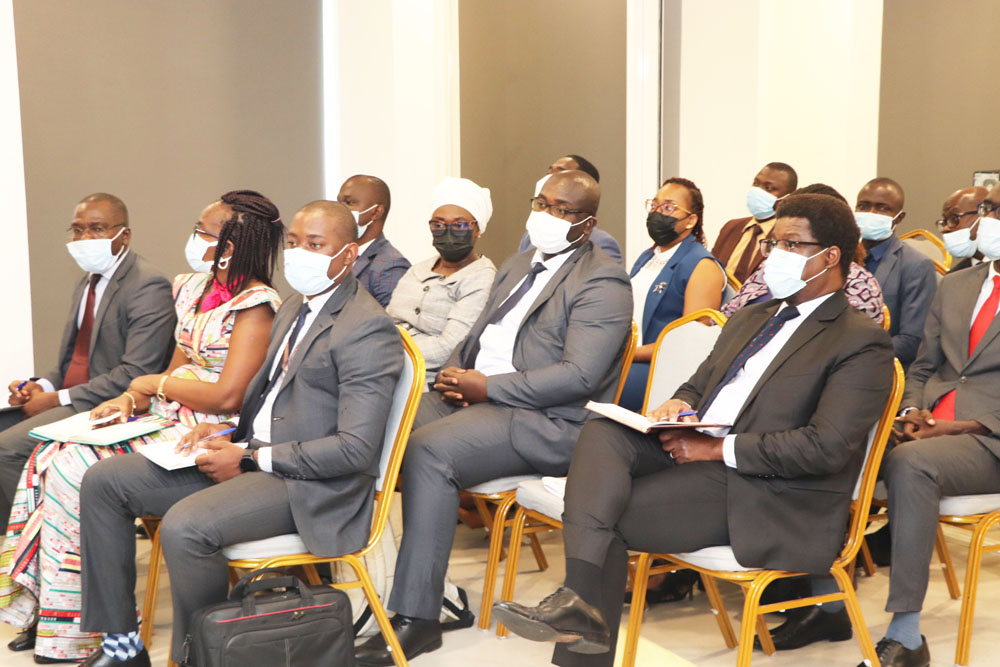 ELABORATION DES PERSPECTIVES ECONOMIQUES ET FINANCIERES