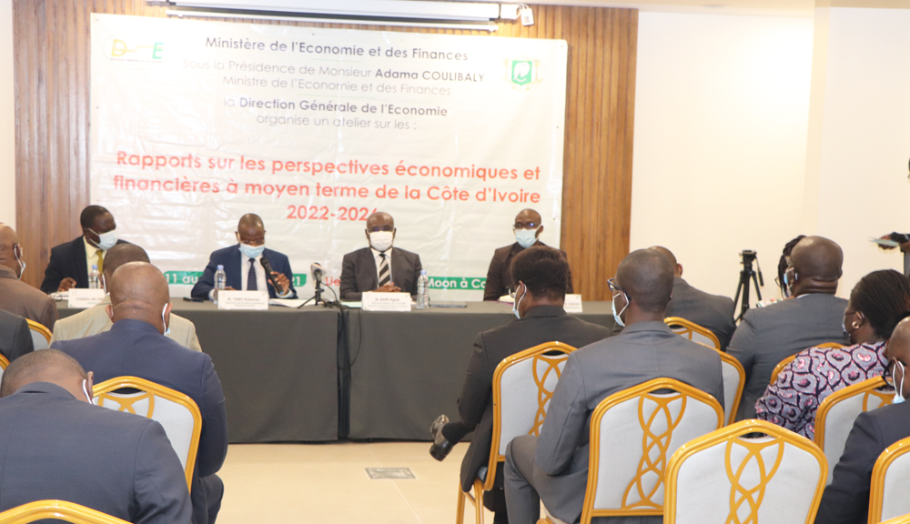 ELABORATION DES PERSPECTIVES ECONOMIQUES ET FINANCIERES