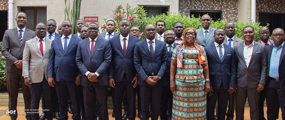 𝐀𝐧𝐚𝐥𝐲𝐬𝐞 𝐝𝐞 𝐥𝐚 𝐬𝐚𝐢𝐬𝐨𝐧𝐧𝐚𝐥𝐢𝐭𝐞́ 𝐝𝐞𝐬 𝐝𝐨𝐧𝐧𝐞́𝐞𝐬 𝐜𝐨𝐧𝐣𝐨𝐧𝐜𝐭𝐮𝐫𝐞𝐥𝐥𝐞𝐬 𝐞𝐭 𝐝𝐮 𝐝𝐨𝐜𝐮𝐦𝐞𝐧𝐭 𝐜𝐚𝐝𝐫𝐞: 𝐋𝐞𝐬 𝐜𝐨𝐧𝐜𝐥𝐮𝐬𝐢𝐨𝐧𝐬 𝐞𝐧 𝐜𝐨𝐮𝐫𝐬 𝐝𝐞 𝐯𝐚𝐥𝐢𝐝𝐚𝐭𝐢𝐨𝐧